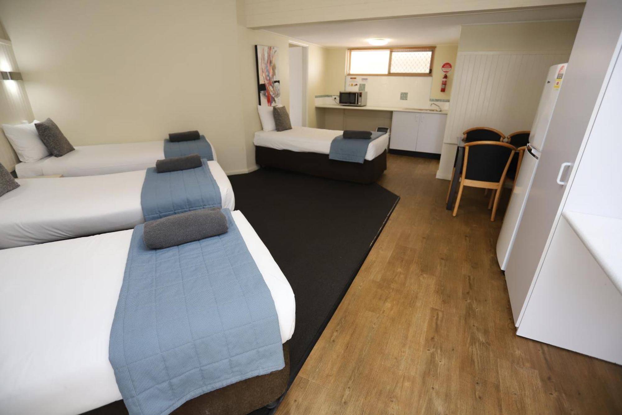 Sleepy Hill Motor Inn Raymond Terrace Exterior foto