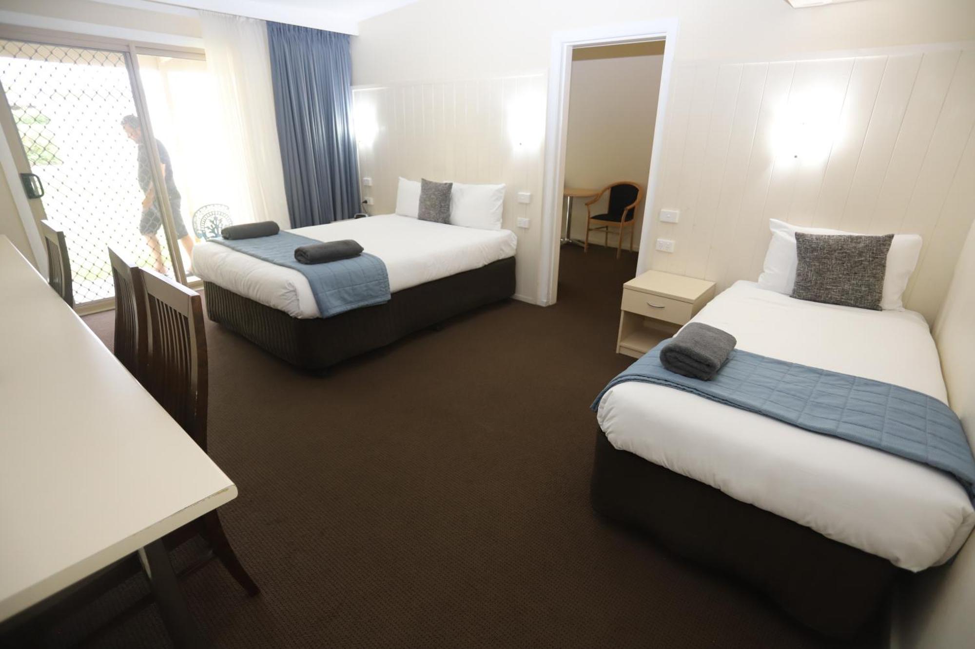 Sleepy Hill Motor Inn Raymond Terrace Exterior foto