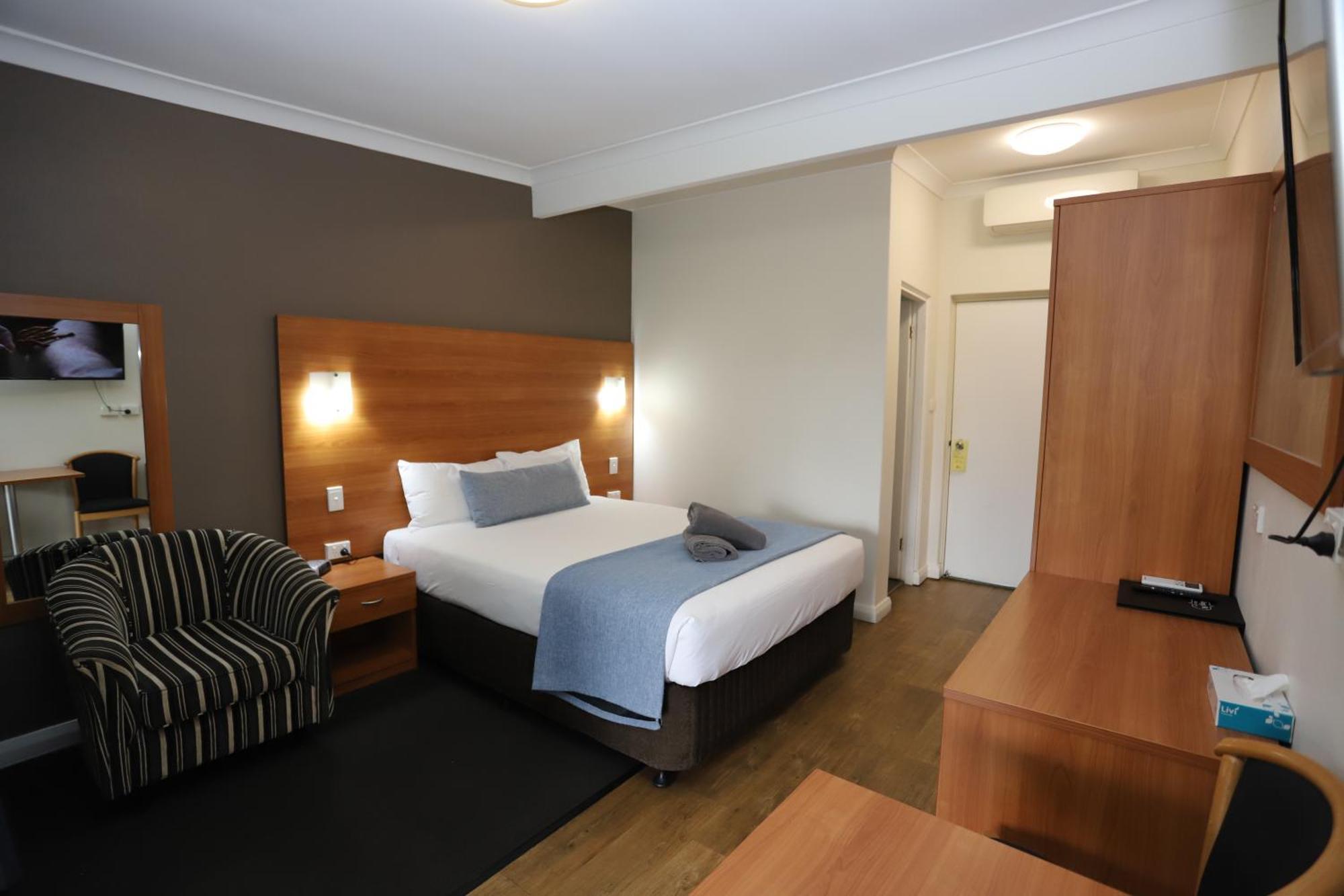 Sleepy Hill Motor Inn Raymond Terrace Exterior foto