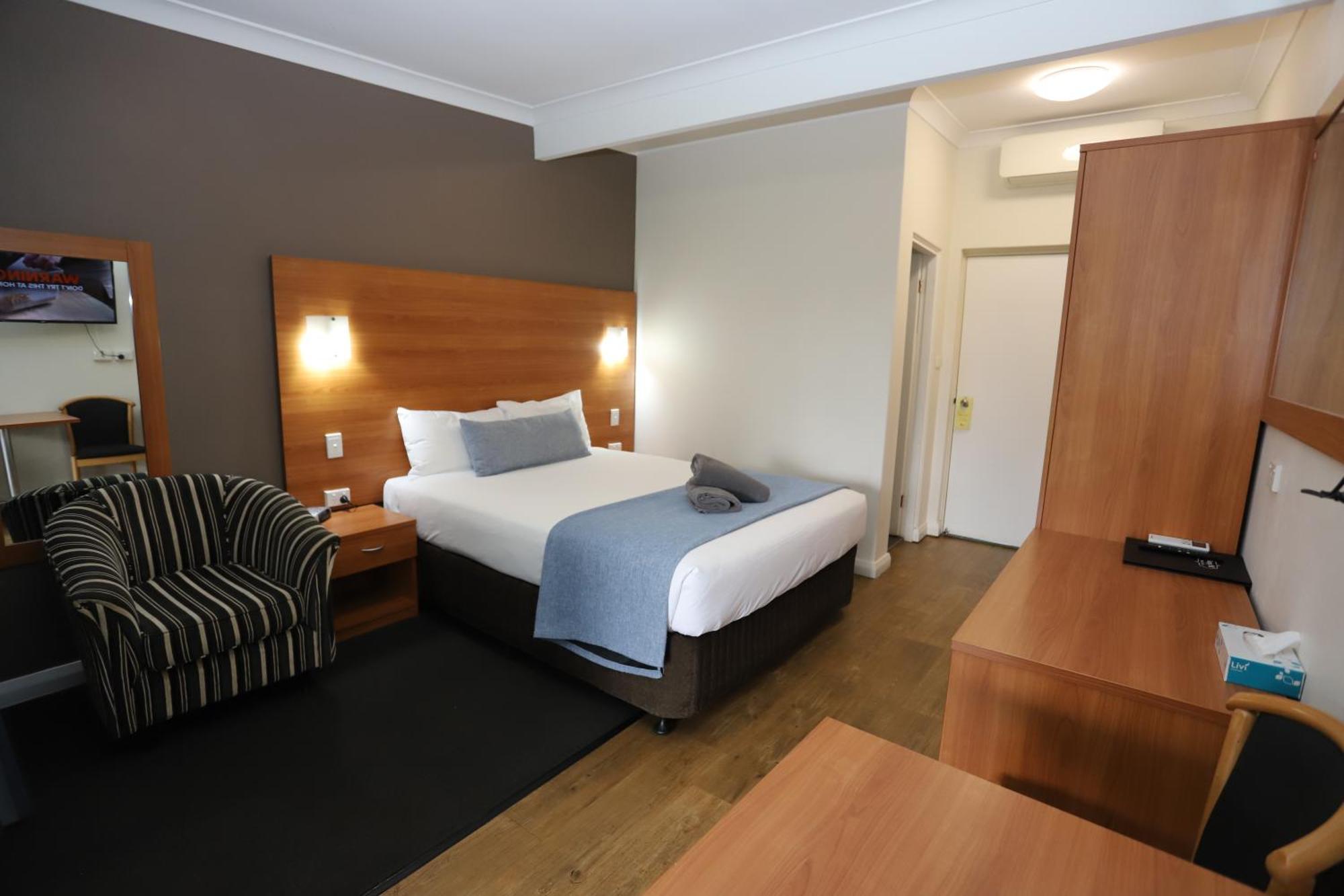 Sleepy Hill Motor Inn Raymond Terrace Exterior foto